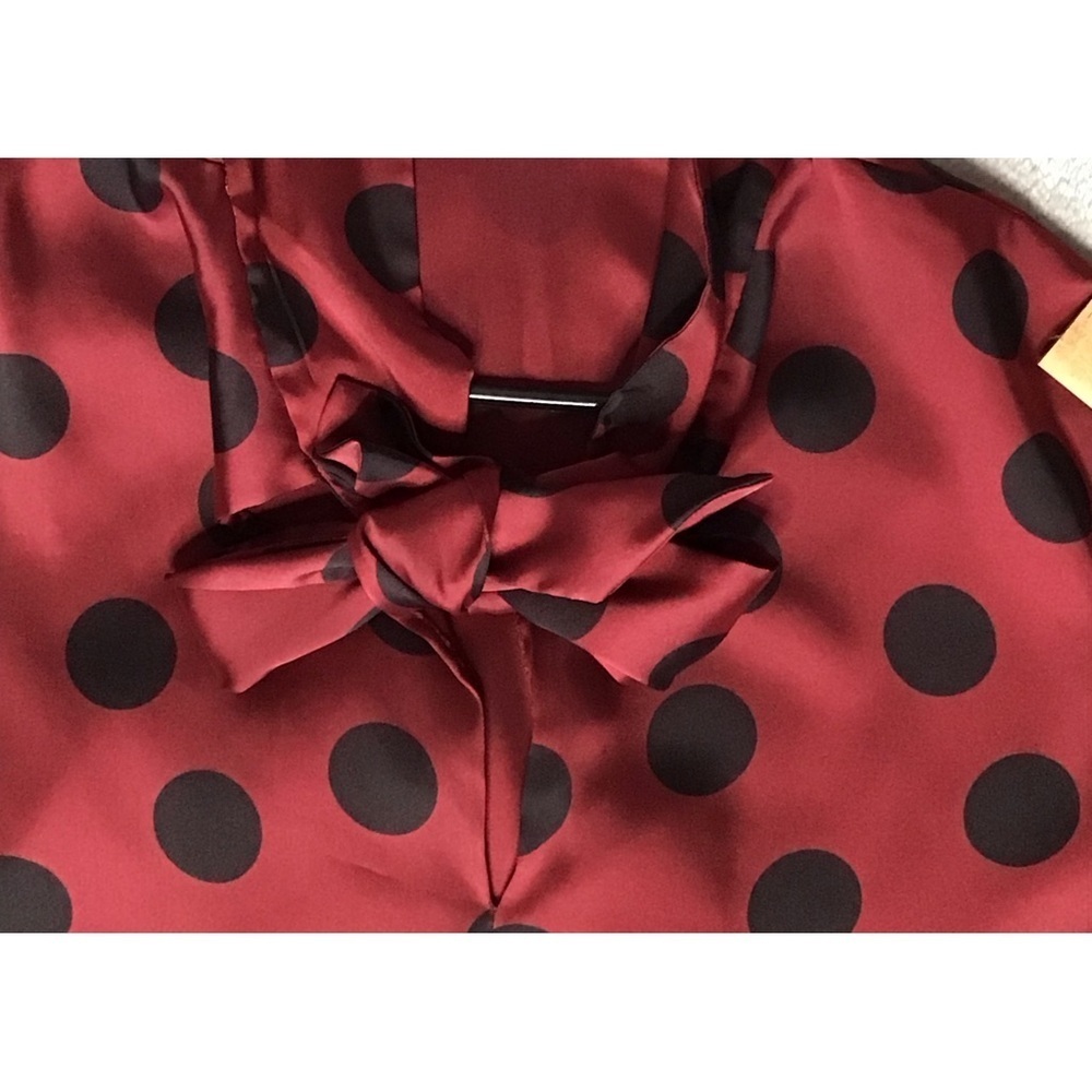 Women’s Burgundy & Black Short Sleeves Polka Dot Top Polyester Silky Feel US8 - Picture 2 of 8